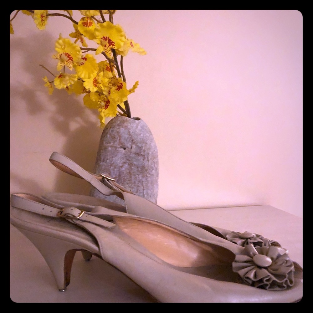 Nude kitten heels floral open toe (size 8N)